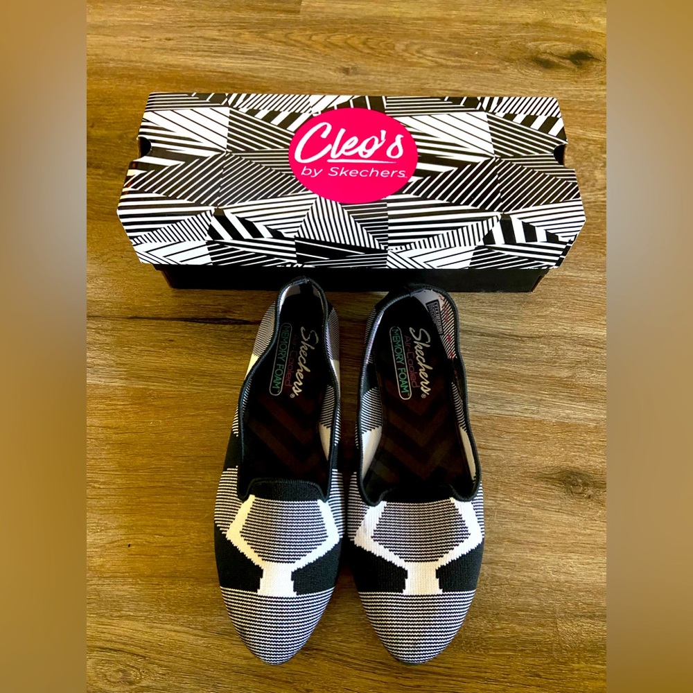 Cleo’s by Skechers Memory Foam size 7